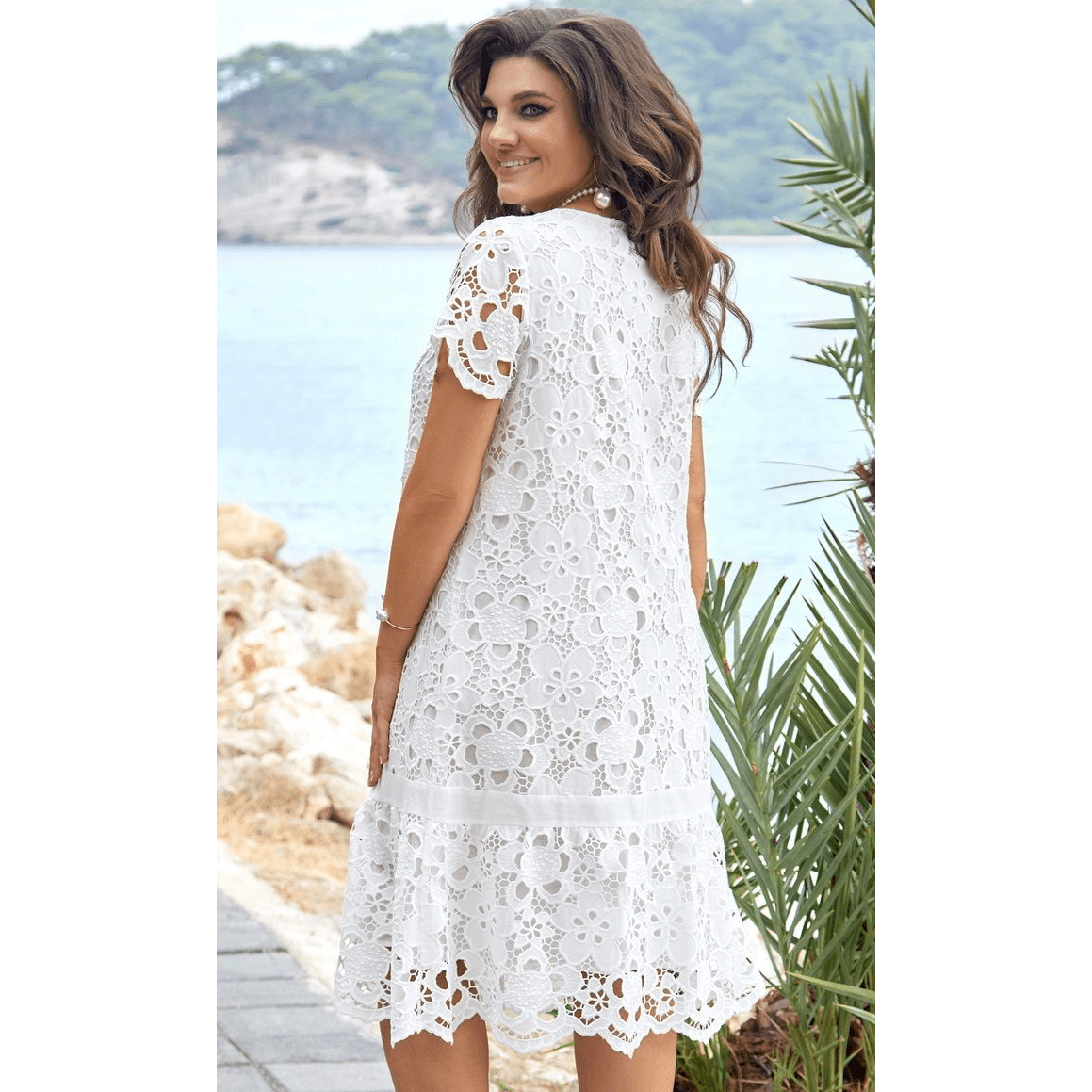 Nėriniuota suknelė